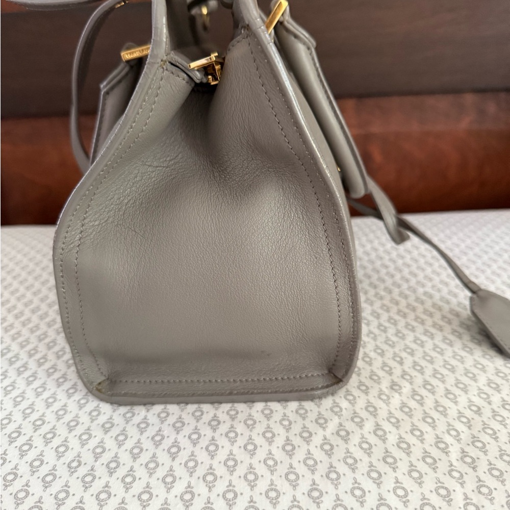 Saint Laurent baby cabas, in gray with gold hardware. - Picture 6 of 11